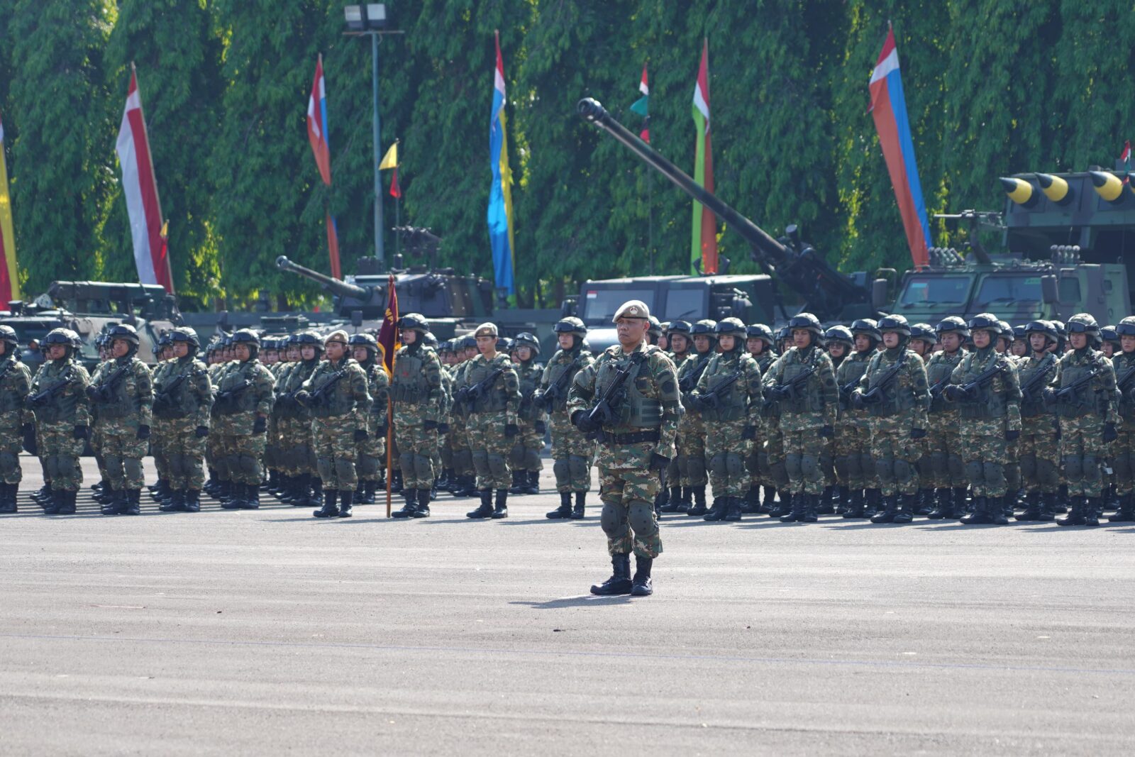 Wakasad Hadiri Penetapan Ribuan Komcad Matra Darat Unhan RI